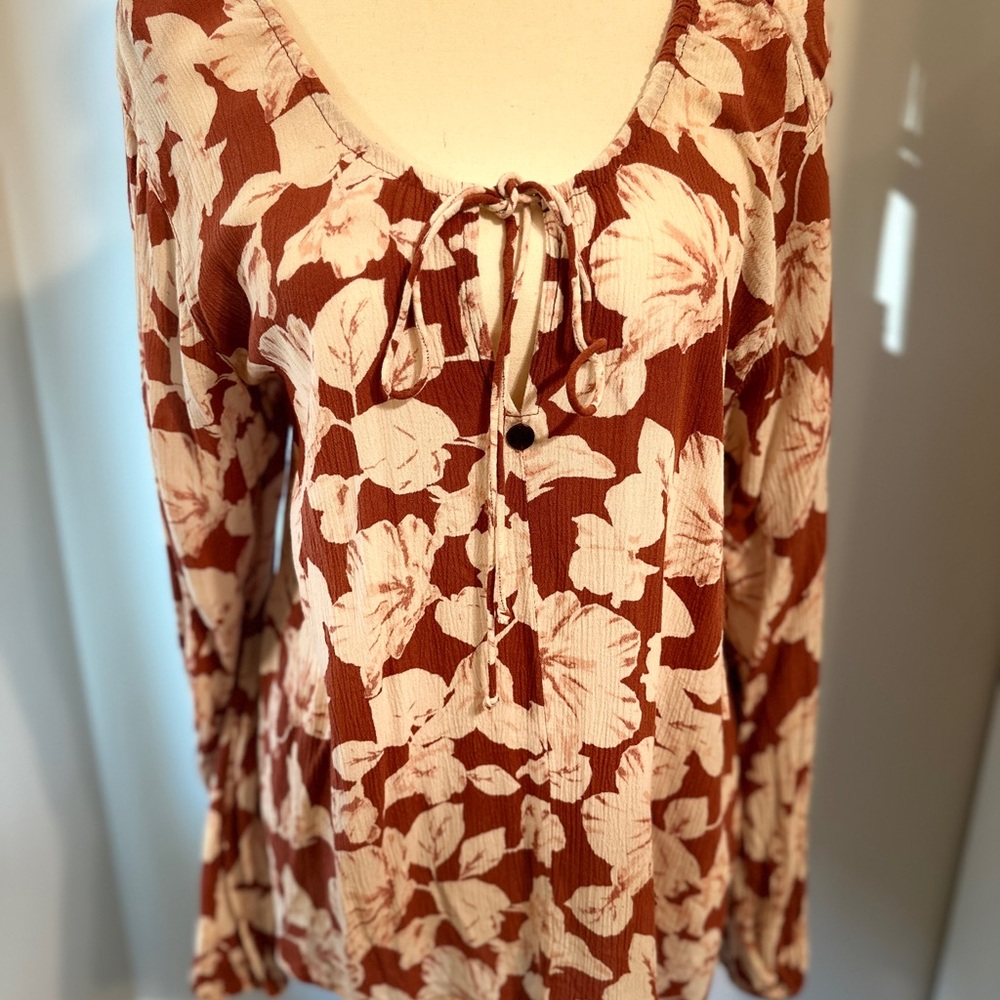 Billabong Womens L Floral Winding Roads Top Blouse. Like New. NO FLAWS